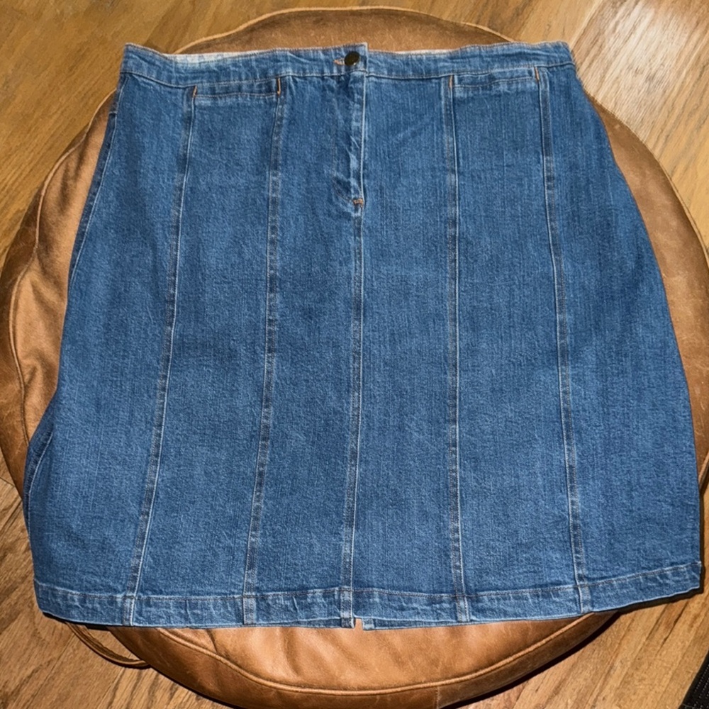 Women’s Vintage Jones New York denim jean skirt 
Size 16